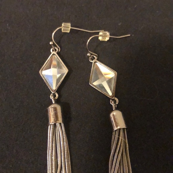 🆕 ✨Lia Sophia Dangling Earrings!✨ - Picture 2 of 4